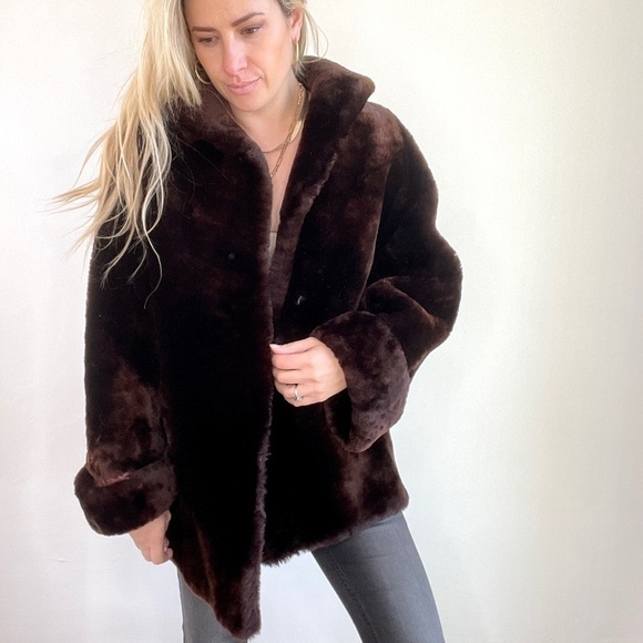 Vintage Brown Mob Wife Aesthetic Faux Fur Coat Size Medium to Large - Picture 14 of 16